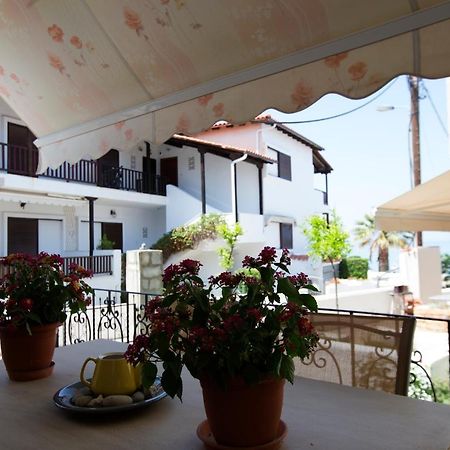 Beachfront Deluxe Apt. Pefkochori Bagian luar foto