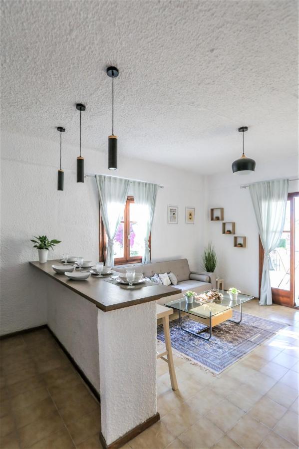 Beachfront Deluxe Apt. Pefkochori Bagian luar foto