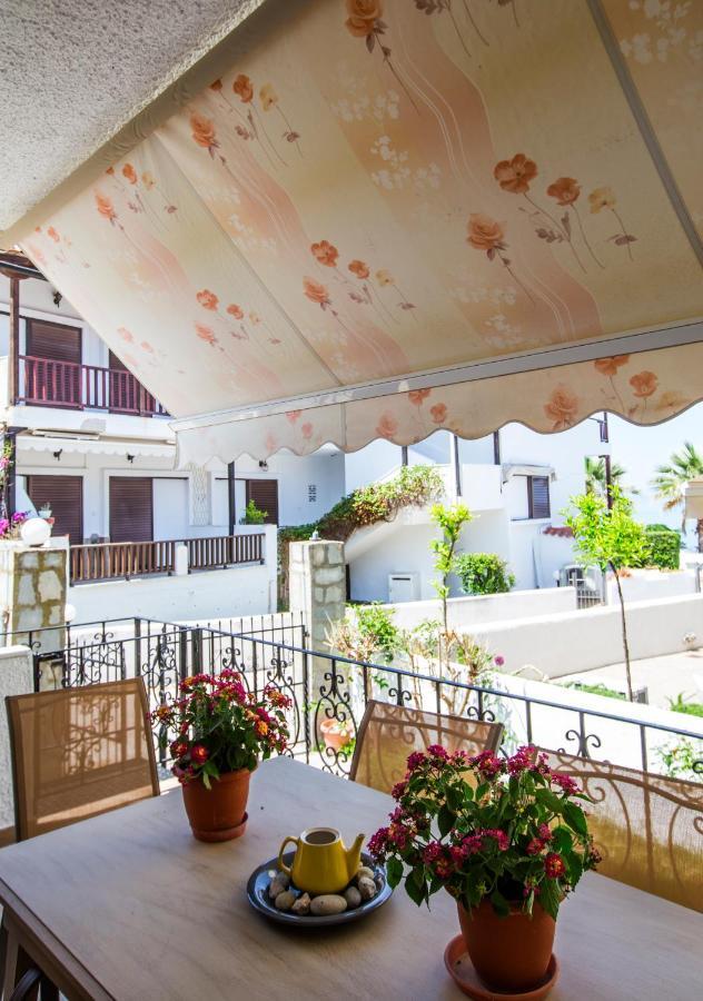 Beachfront Deluxe Apt. Pefkochori Bagian luar foto